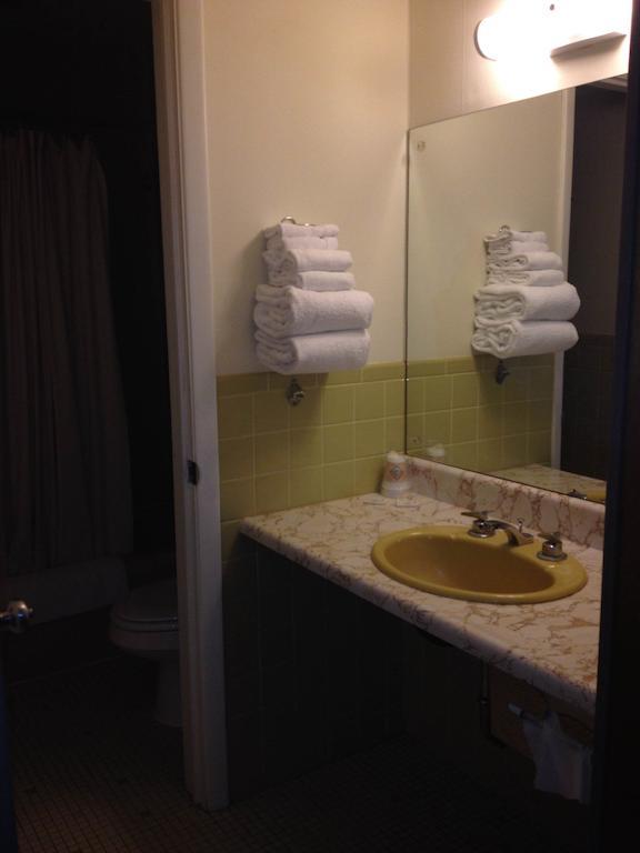 Oneida Village Inn Three Lakes Kamer foto