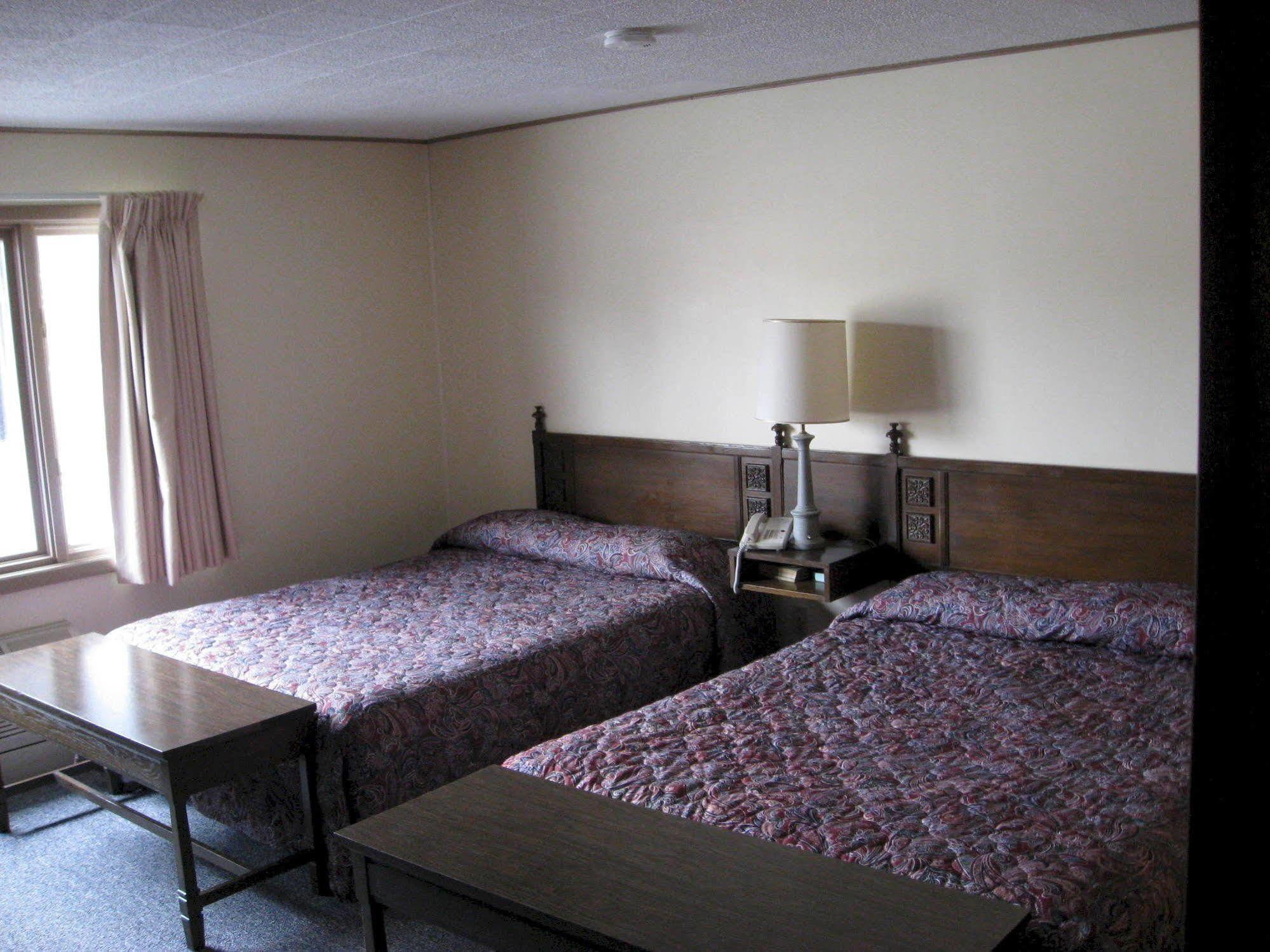 Oneida Village Inn Three Lakes Buitenkant foto